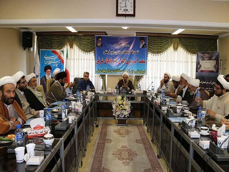 برگزاری نشست ائمه جماعات و مسئولین امور فرهنگی صنعت آب و برق استان